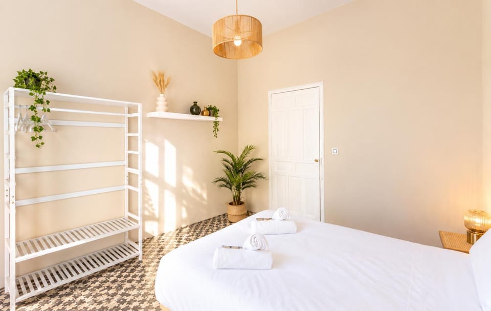Bed, Photo of the whole room, Bedroom, towels, wardrobe, air conditioner