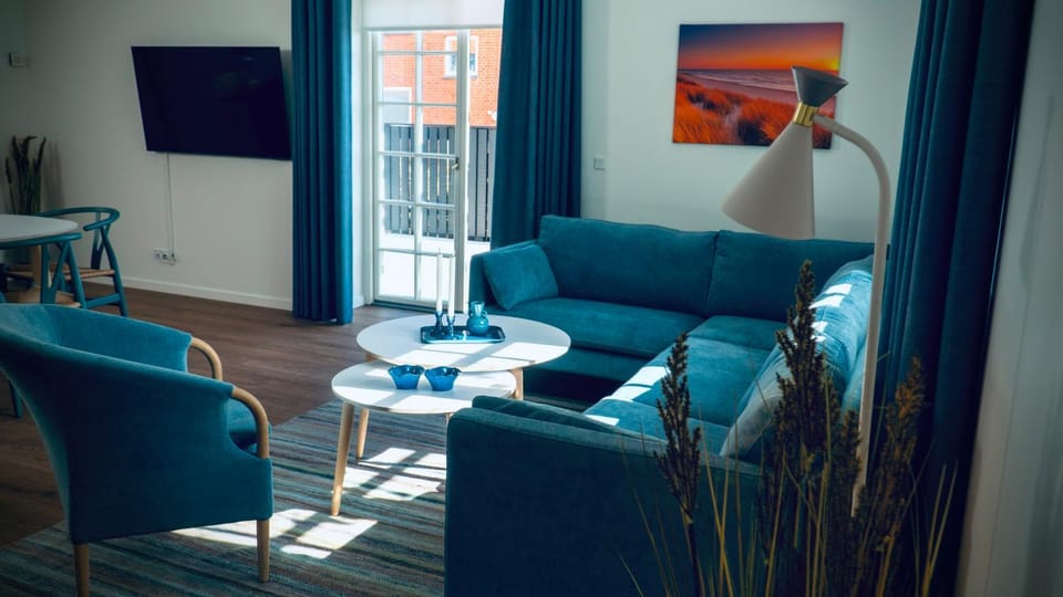 Living room, Guests