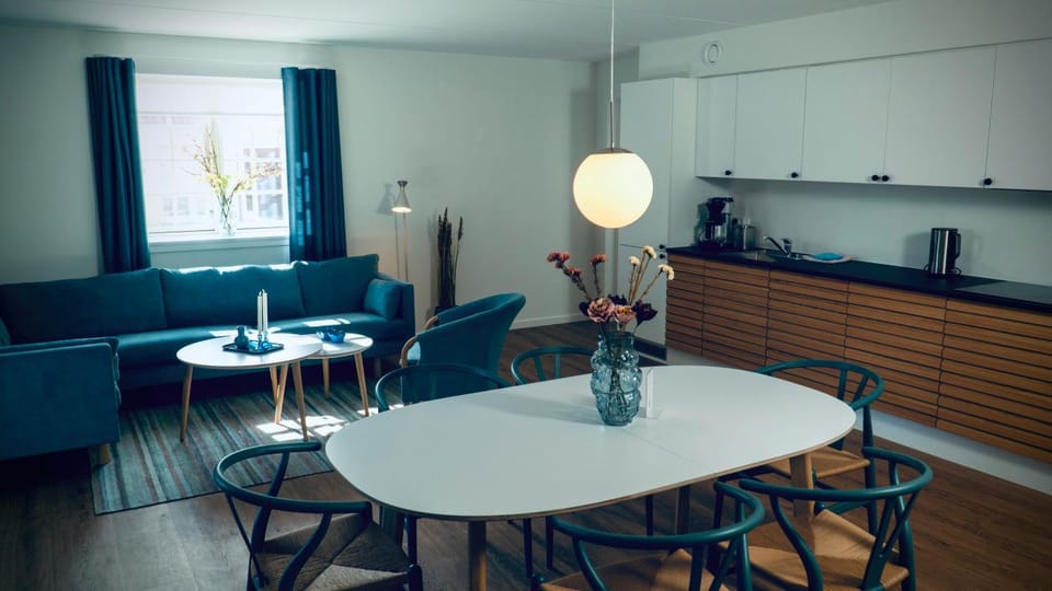 Living room, Dining area