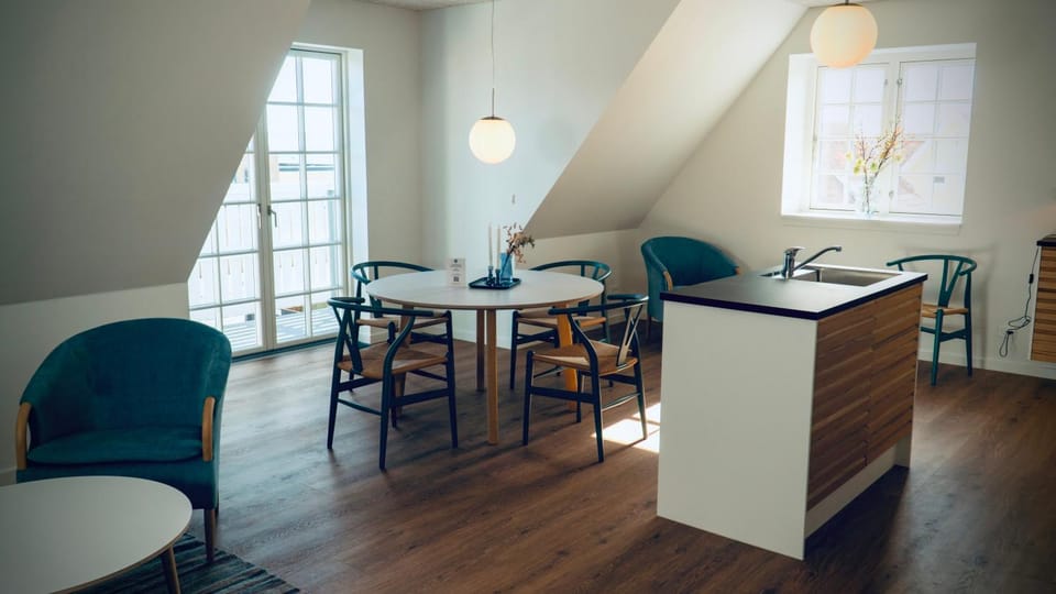 Living room, Dining area