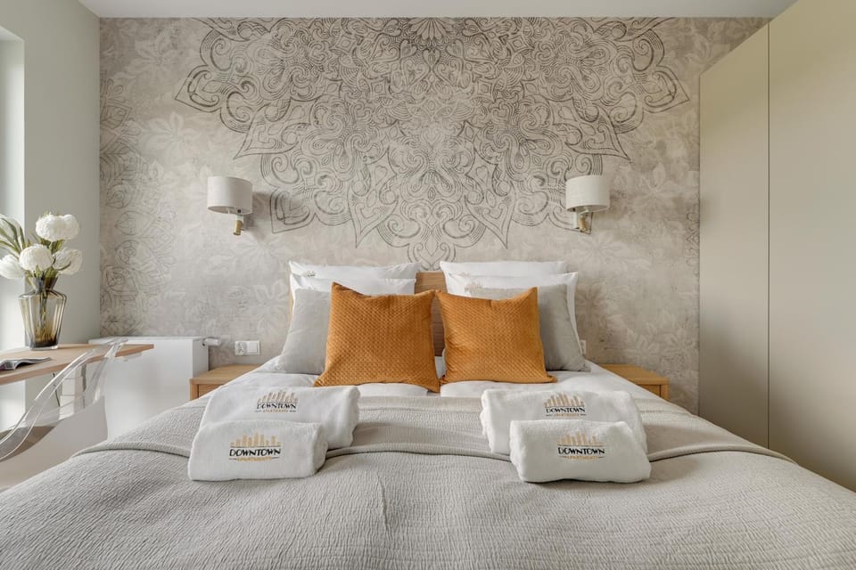 Bed, Photo of the whole room, Bedroom, towels