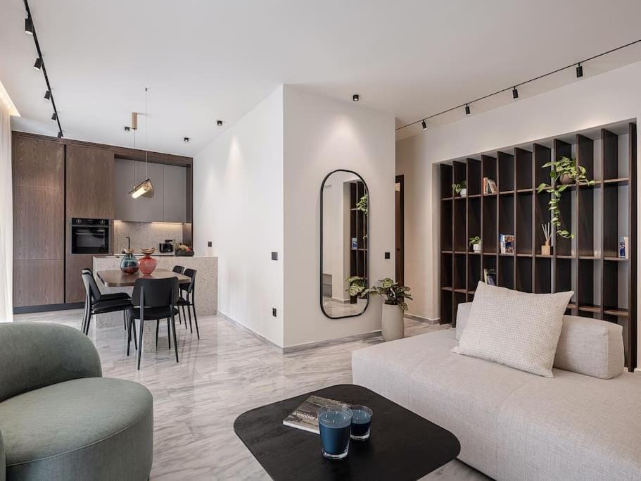TV and multimedia, Kitchen or kitchenette, Living room, Seating area, Dining area