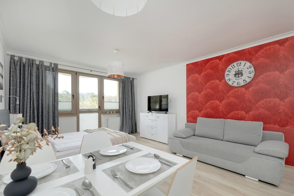 Communal lounge/ TV room, TV and multimedia, Living room, Dining area