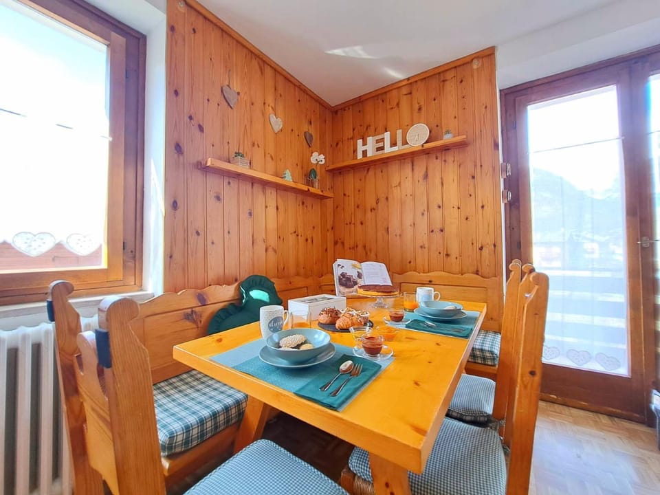 Food and drinks, Dining area