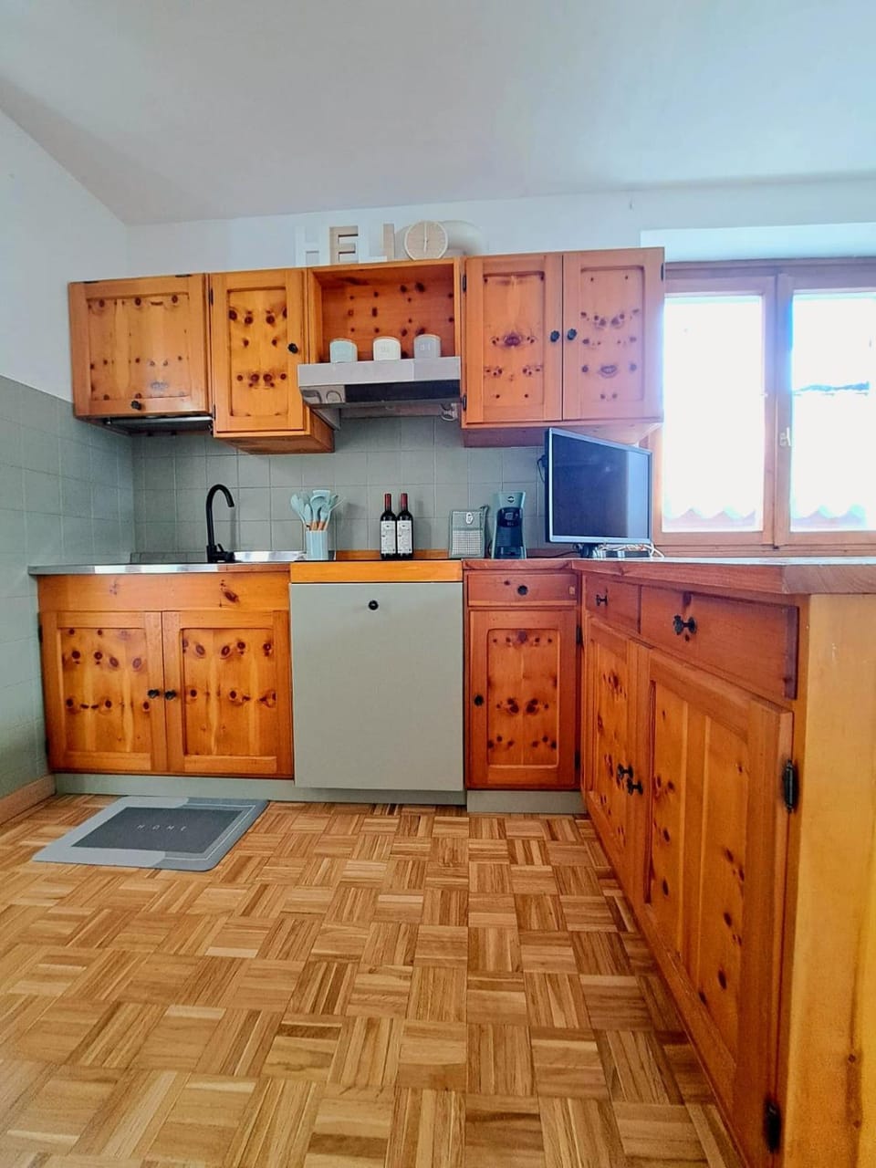 TV and multimedia, Kitchen or kitchenette, dishwasher, stove