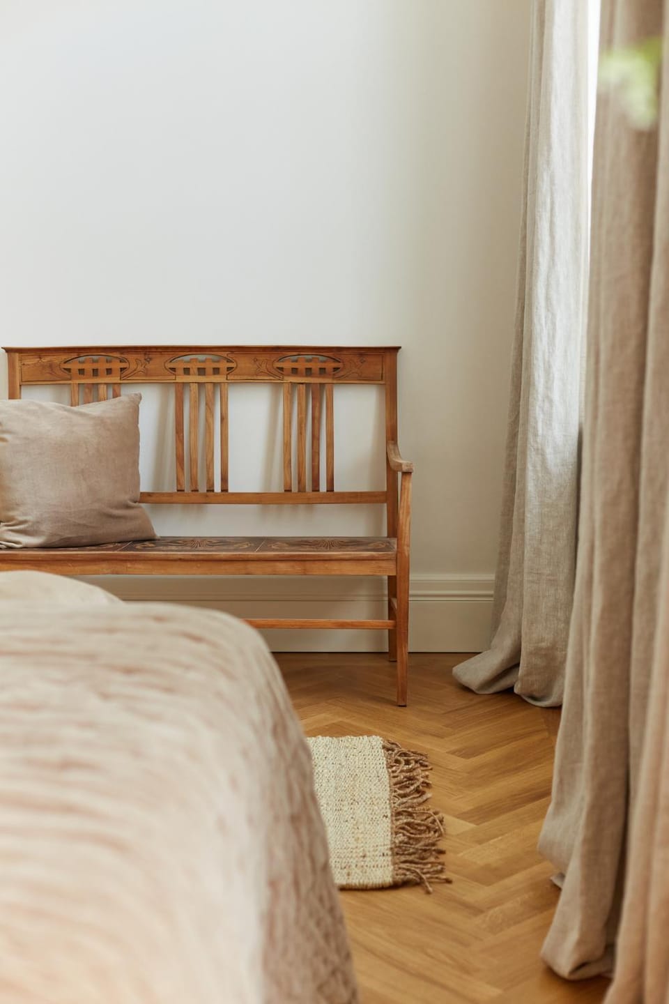 Photo of the whole room, Bedroom