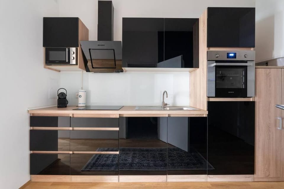 Glam 1BR Suite, Easy City Path by HM Apartment in Vienna