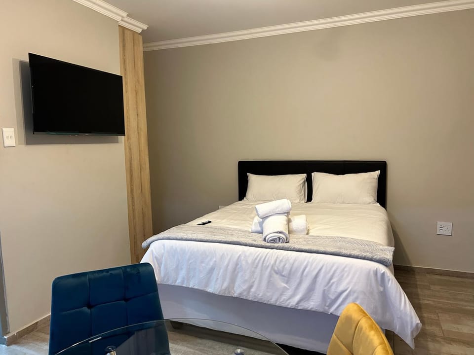 Khayalethu Guest House Bed and Breakfast in Gauteng