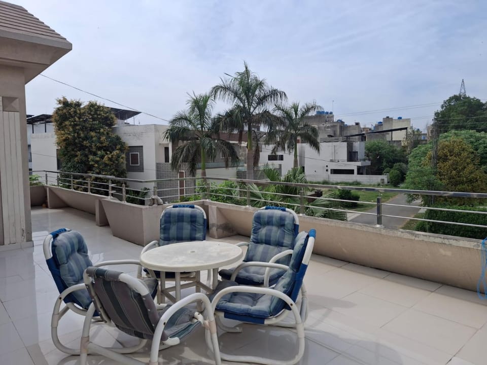 5 Bedrooms furnished separate upper portion house in DHA Phase 4, Lahore House in Lahore