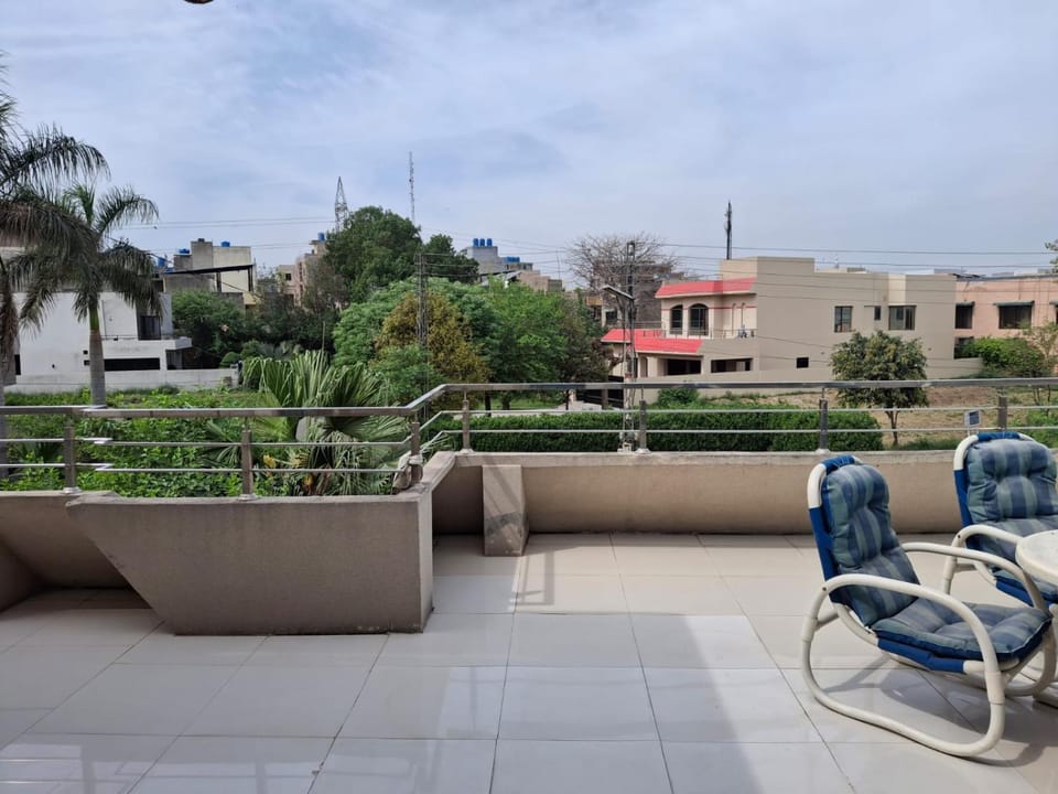 5 Bedrooms furnished separate upper portion house in DHA Phase 4, Lahore House in Lahore