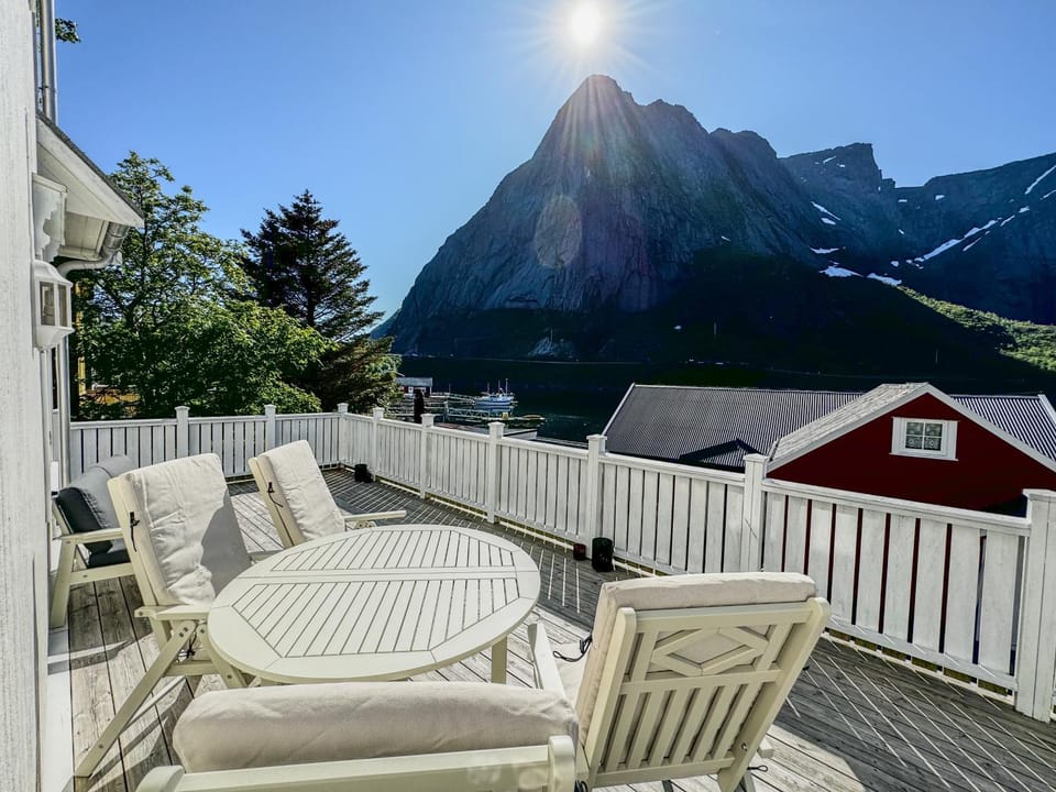 Natural landscape, View (from property/room), Balcony/Terrace, Seating area, Dining area, Mountain view