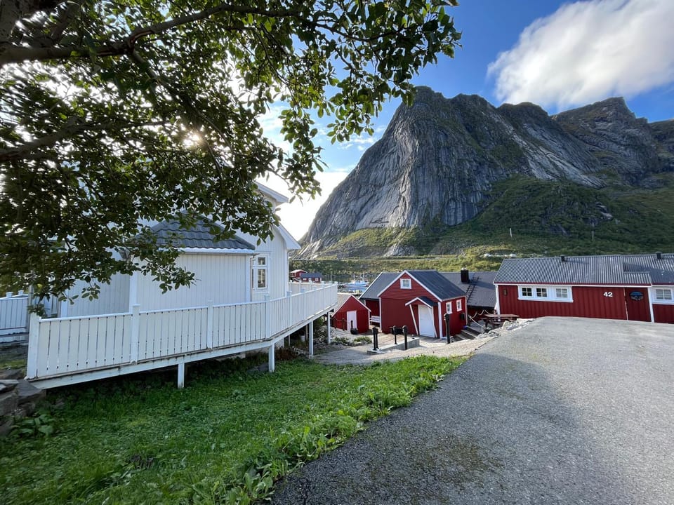 Property building, Nearby landmark, Natural landscape, Summer, Mountain view
