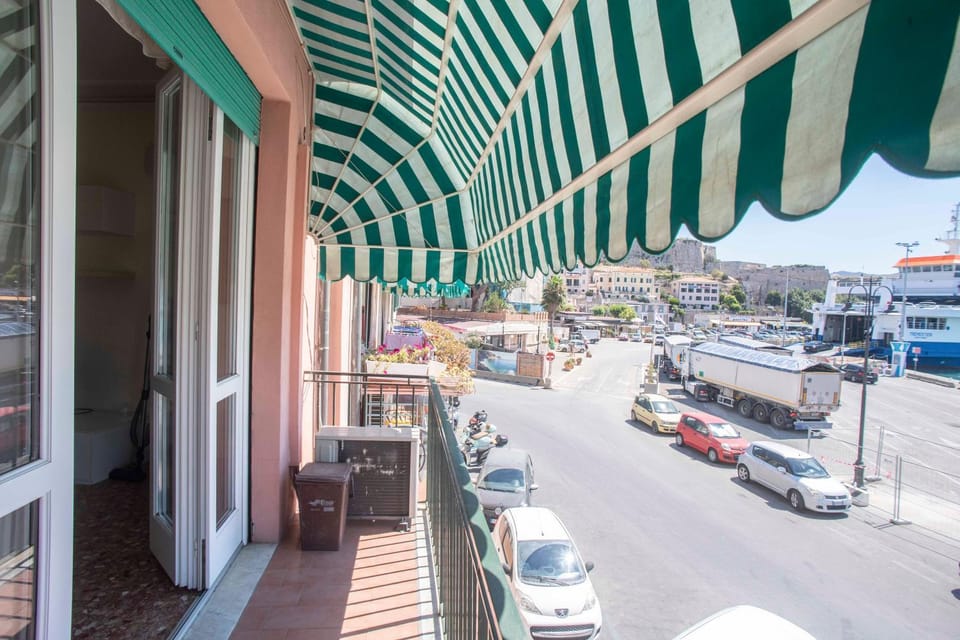Balcony/Terrace, Street view