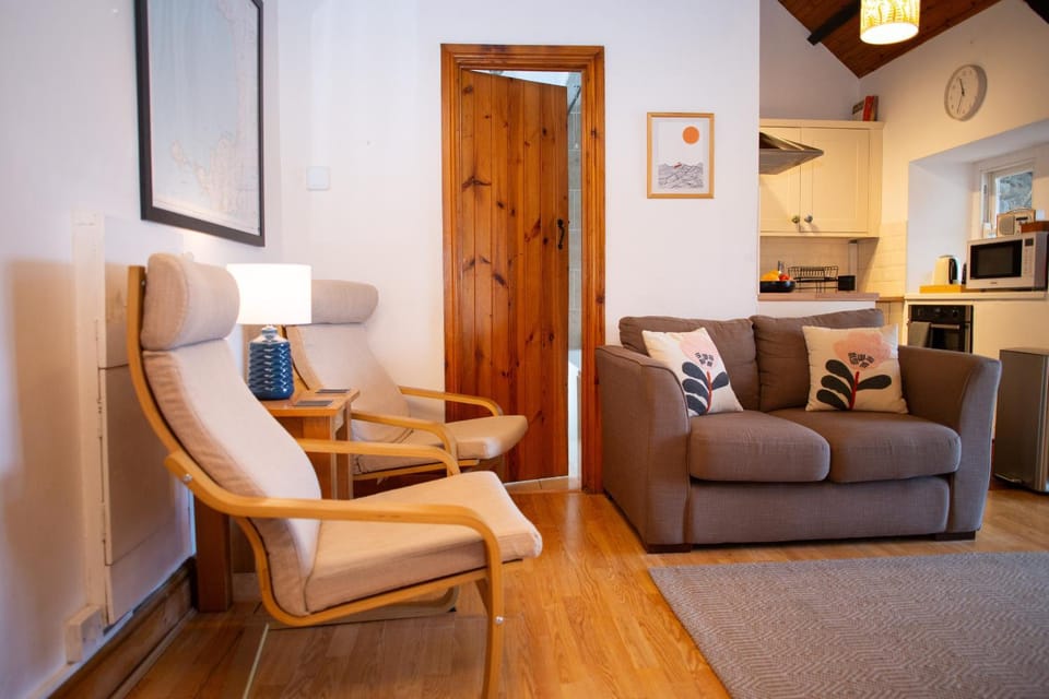 Kitchen or kitchenette, Living room, Seating area