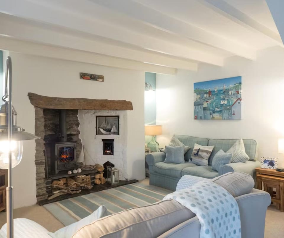 Living room, Seating area, fireplace
