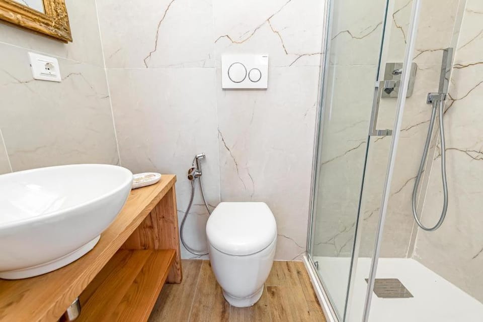Shower, Toilet, Bathroom