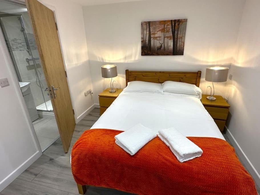 Bed, Photo of the whole room, Bedroom, towels, wardrobe