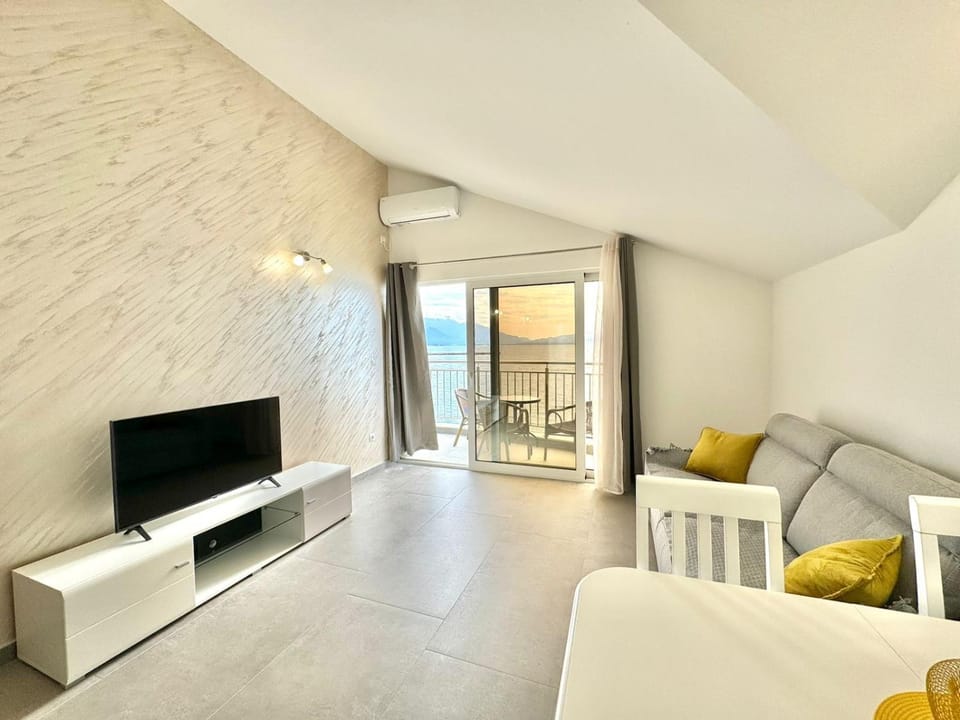 TV and multimedia, Living room, Photo of the whole room, Seating area