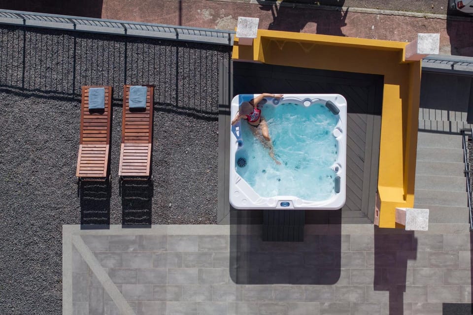 Day, Hot Tub