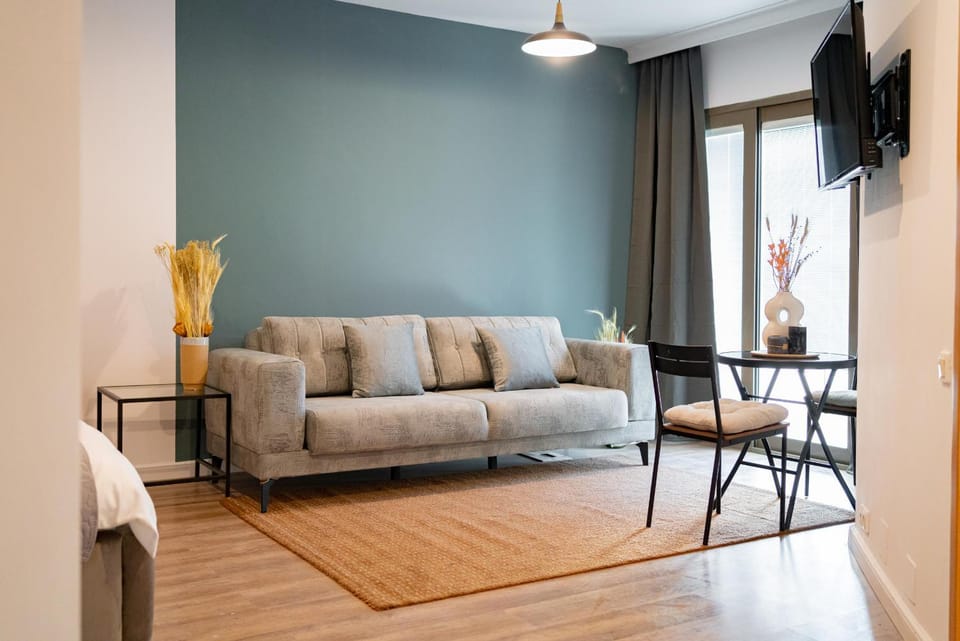 TV and multimedia, Living room, Seating area, Dining area, Evening entertainment