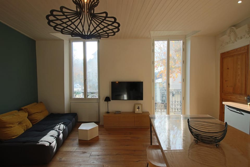 Communal lounge/ TV room, TV and multimedia, Living room