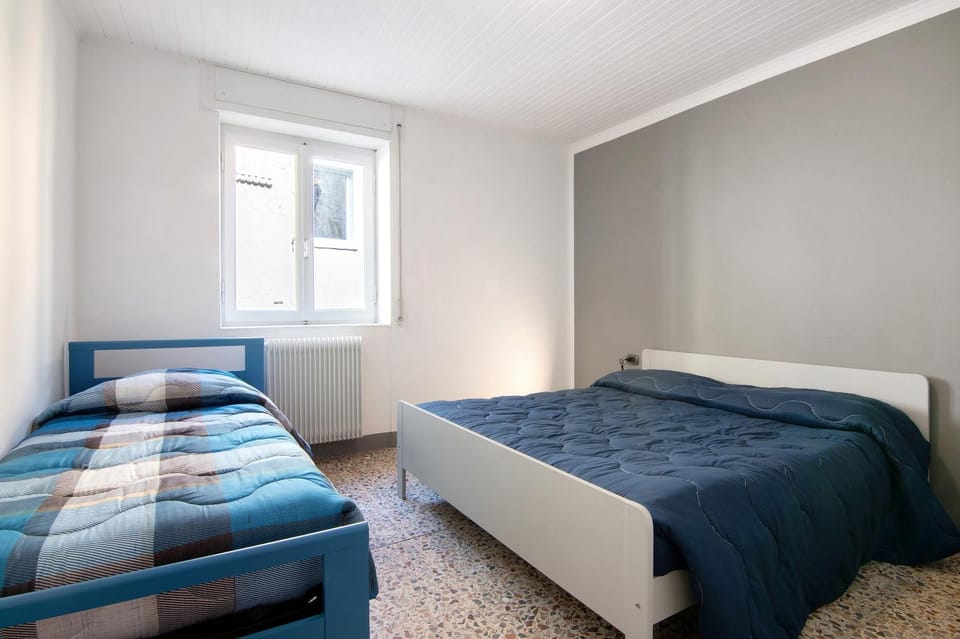 Property building, Living room, Bedroom