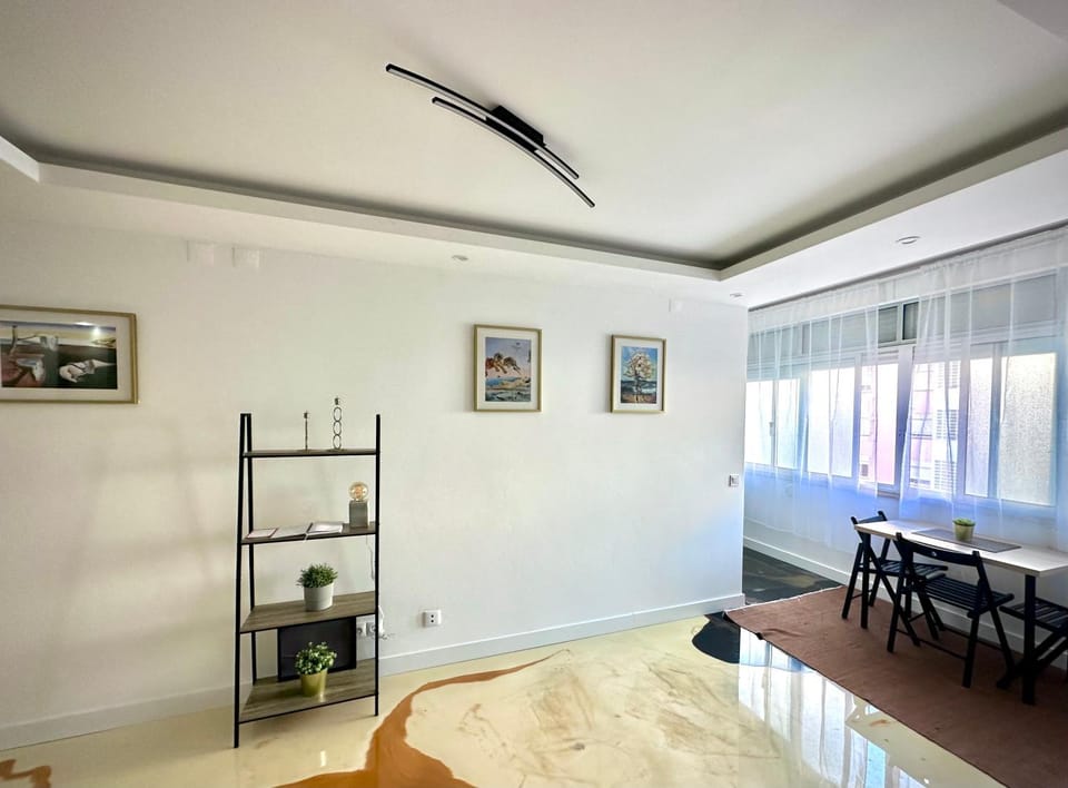 Atlantic Vista, sunny and steps from the beach Apartment in Lisbon District