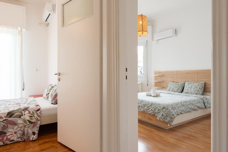 Family, Sunny choice 1 Km Athens 3 bedrms, 120 s.m Apartment in Athens