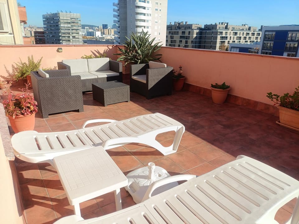 Cozy and sunny penthouse Fira BCN Apartment in L'Hospitalet de Llobregat