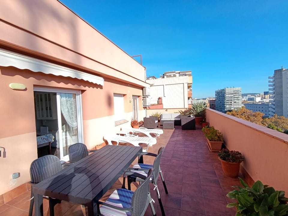 Cozy and sunny penthouse Fira BCN Apartment in L'Hospitalet de Llobregat
