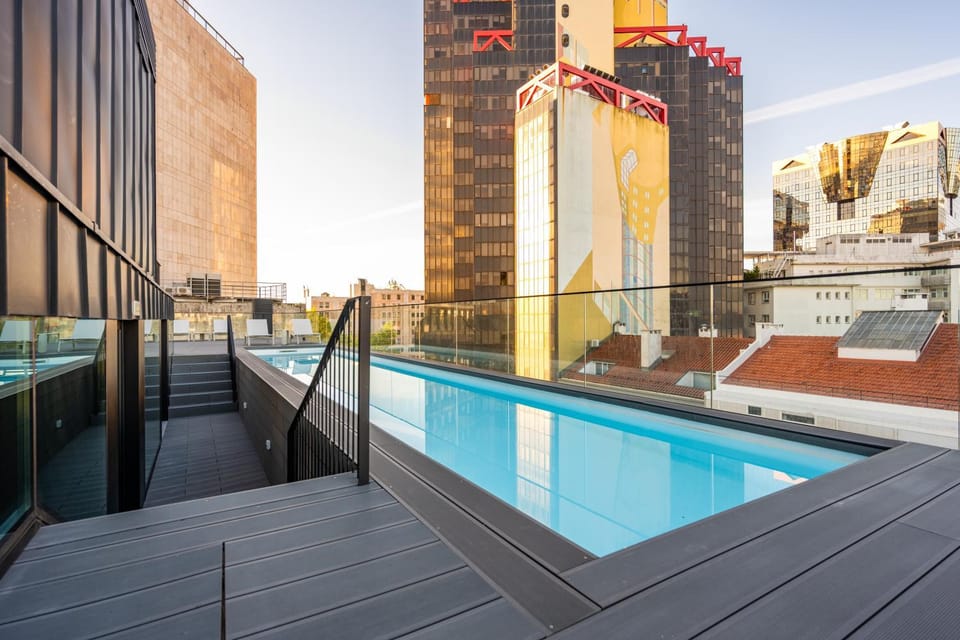 Pool view, Swimming pool, sunbed