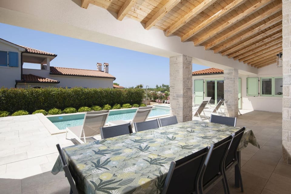 Patio, Dining area, Swimming pool