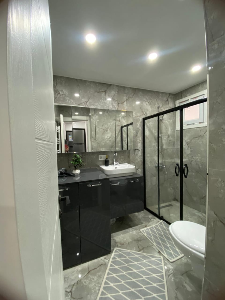 Shower, Toilet, Bathroom, towels
