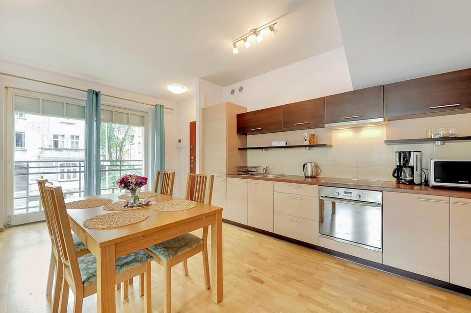 Kitchen or kitchenette, Dining area, minibar, pet friendly, stove