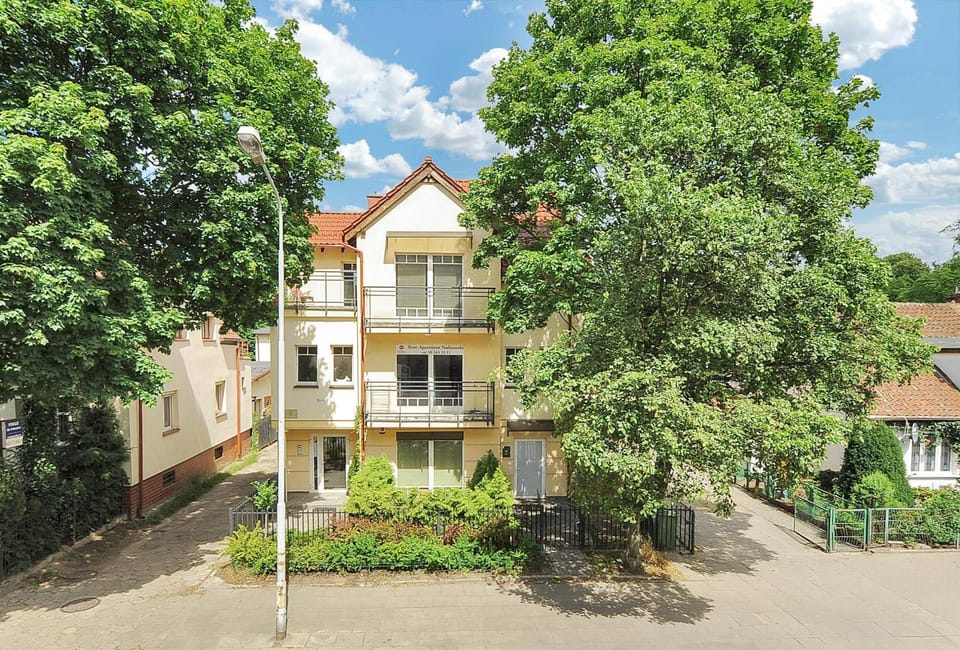 Property building, Facade/entrance, Off site, Day, Neighbourhood