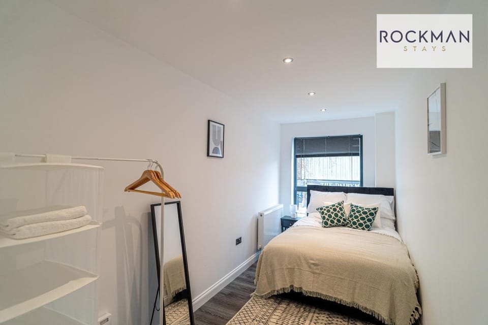 Royal 1 Oak - Free Parking - 2 Bedroom - 2 bathrooms - Fast Wi-fi - by Rockman Residences Apartment in Brentwood