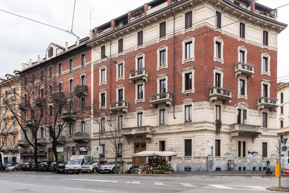 Property building, Street view