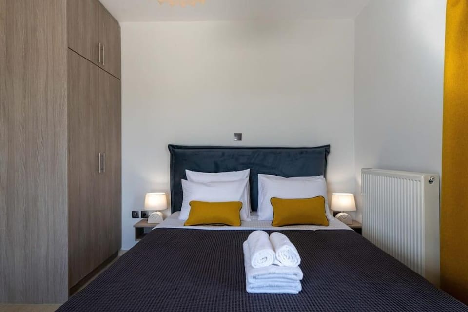 Bed, Photo of the whole room, Bedroom, towels, wardrobe