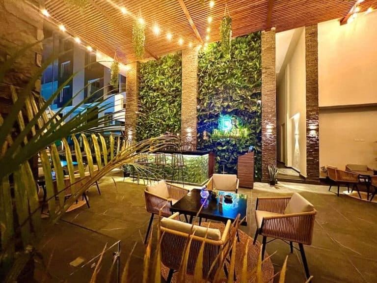 Restaurant/places to eat, Seating area