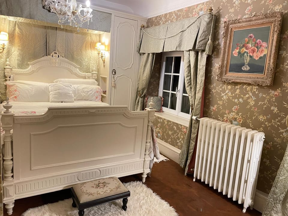 Bed, Photo of the whole room, Bedroom, wardrobe