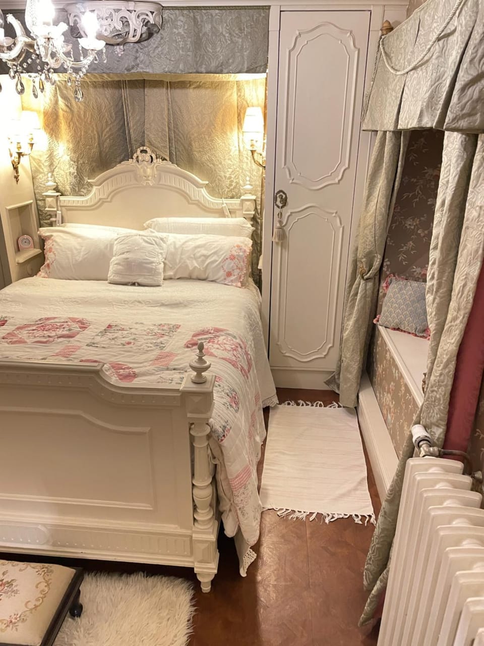 Bed, Photo of the whole room, Bedroom, wardrobe