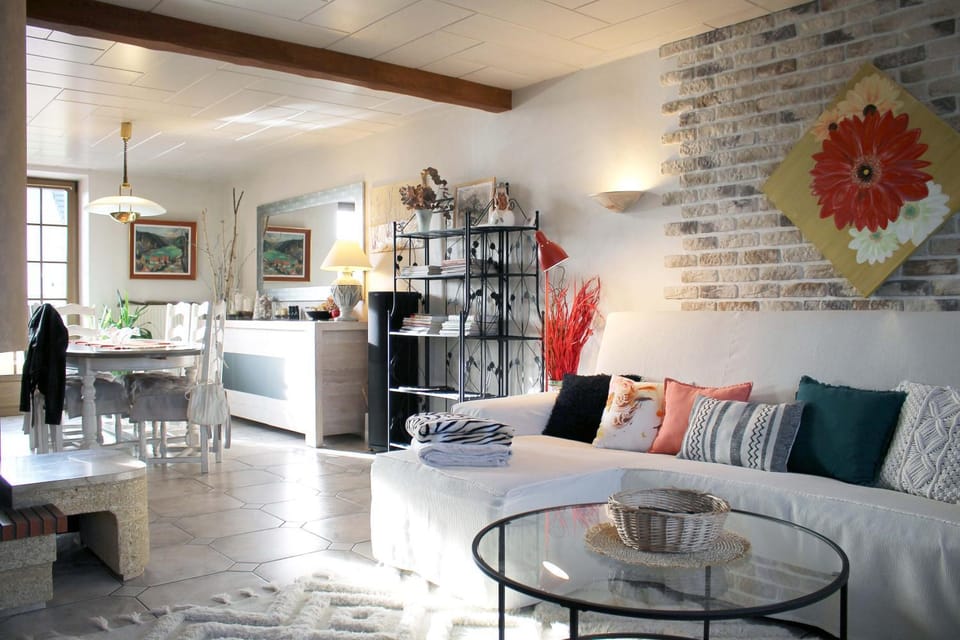 TV and multimedia, Living room, Dining area