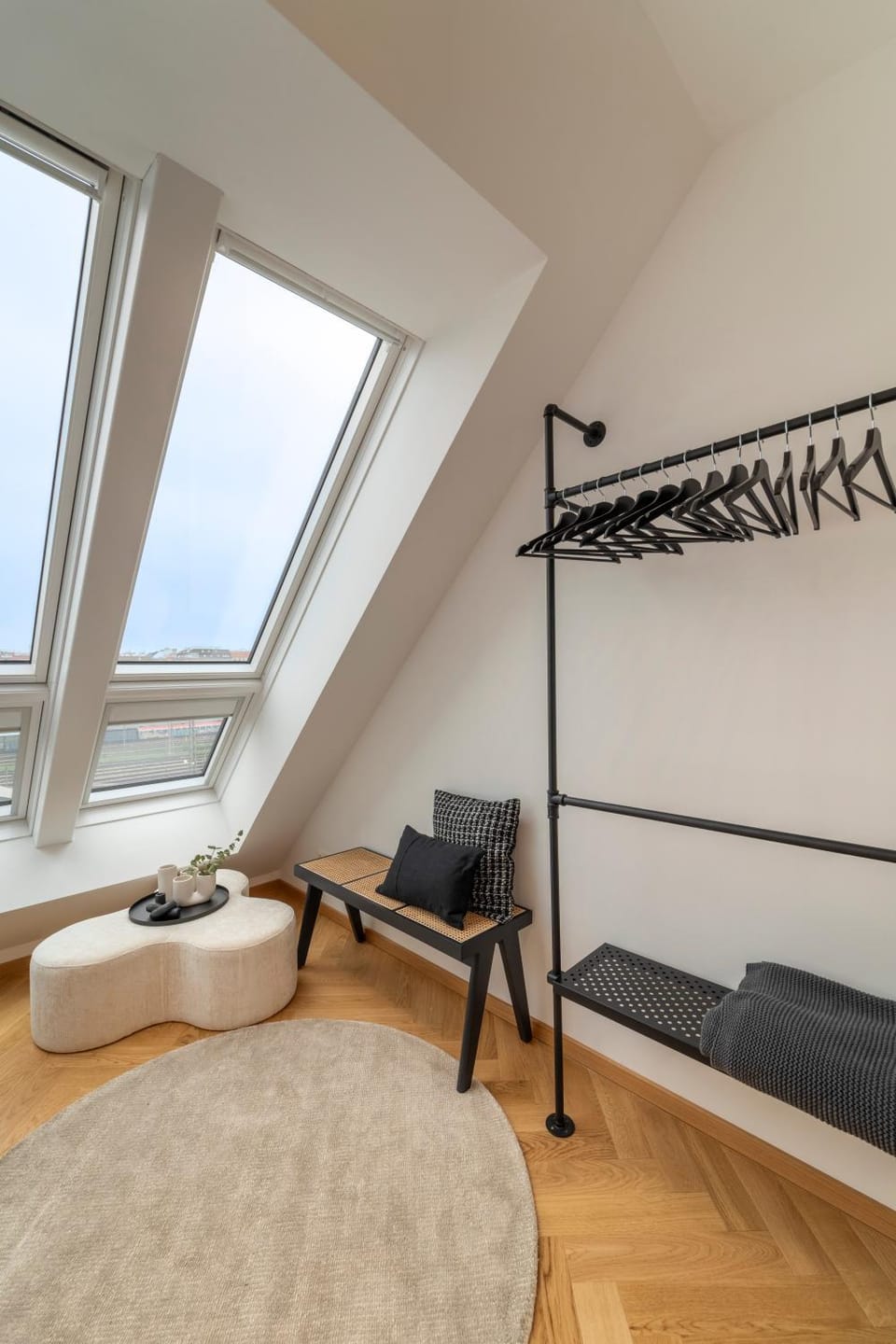 Photo of the whole room, Bedroom, wardrobe