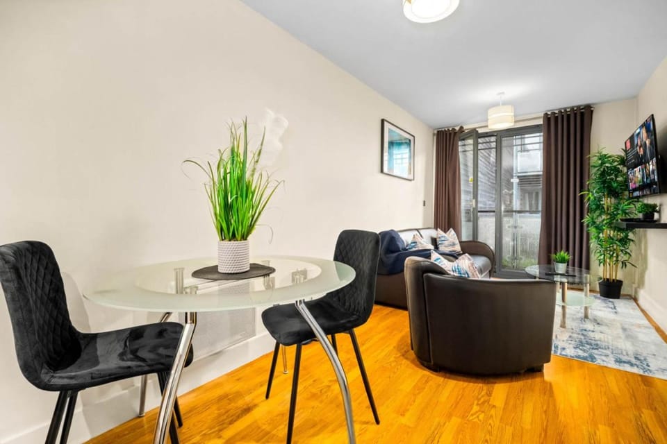 Arcadian Apartment - Balcony - Secure Parking - Fast WIFI - 39A Apartment in Birmingham