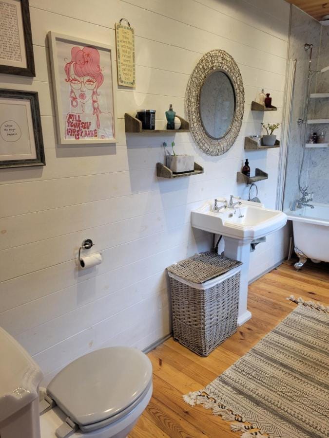 Bathroom, Bath