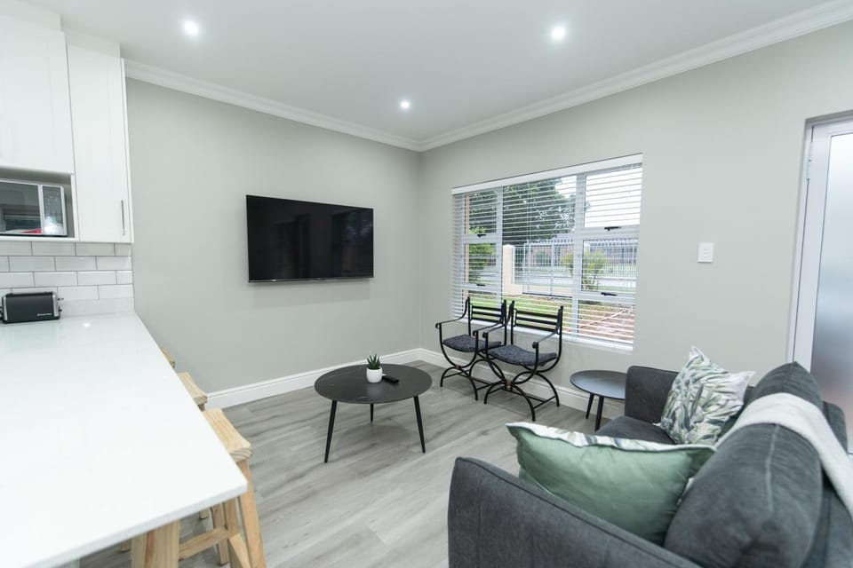 9 on Oak luxury One Bedroom House in Port Elizabeth