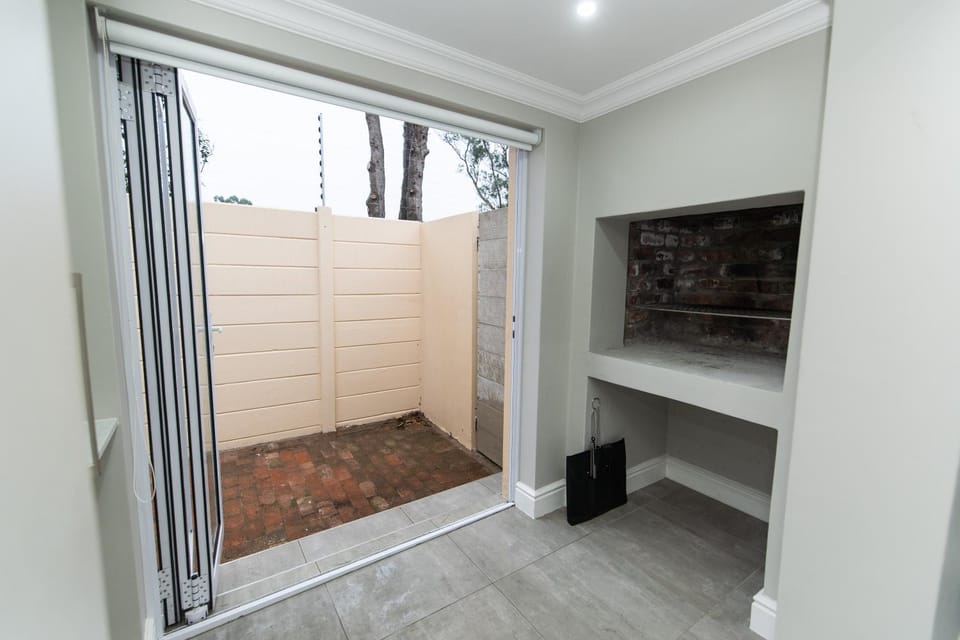 9 on Oak luxury One Bedroom House in Port Elizabeth