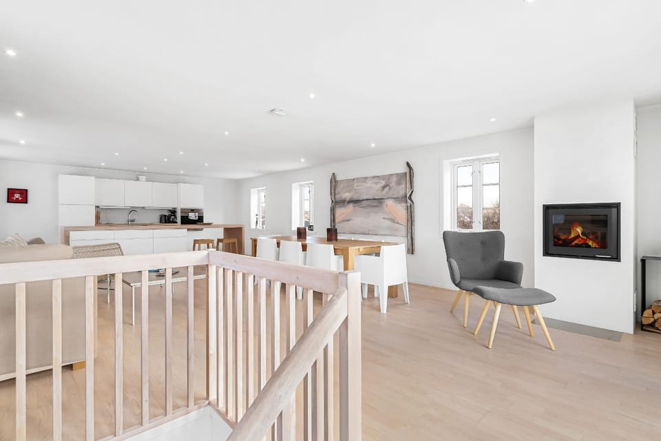 Kitchen or kitchenette, Living room, Seating area, Dining area, fireplace