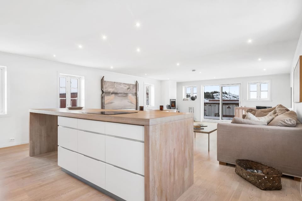 Kitchen or kitchenette, Living room, Seating area, Dining area, stove