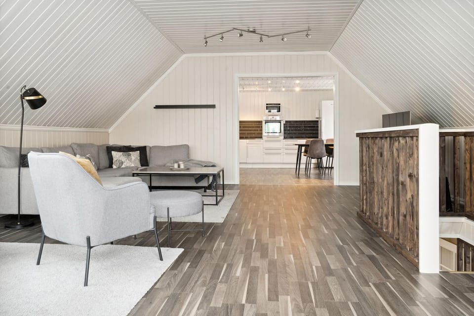 Kitchen or kitchenette, Living room, Seating area, kitchen